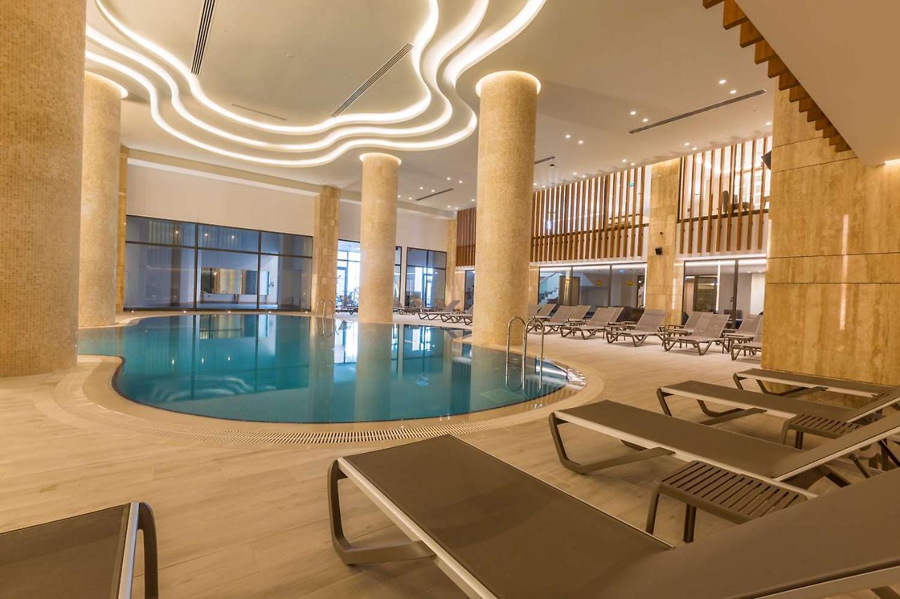 Radisson Blu Hotel Trabzon Ngoại thất bức ảnh The swimming pool at the hotel