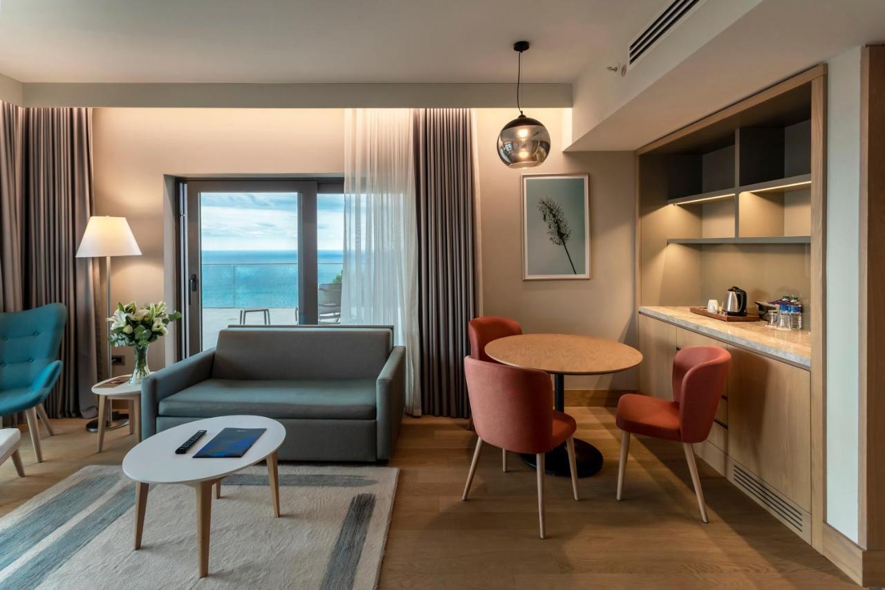 Radisson Blu Hotel Trabzon Ngoại thất bức ảnh A suite at the hotel