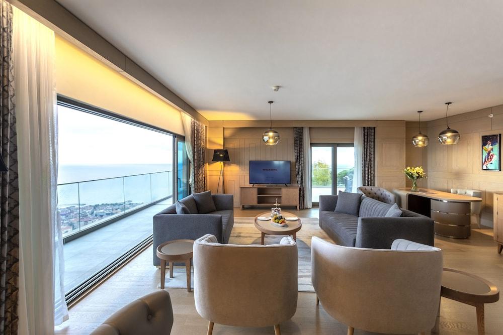 Radisson Blu Hotel Trabzon Ngoại thất bức ảnh Suite at the hotel