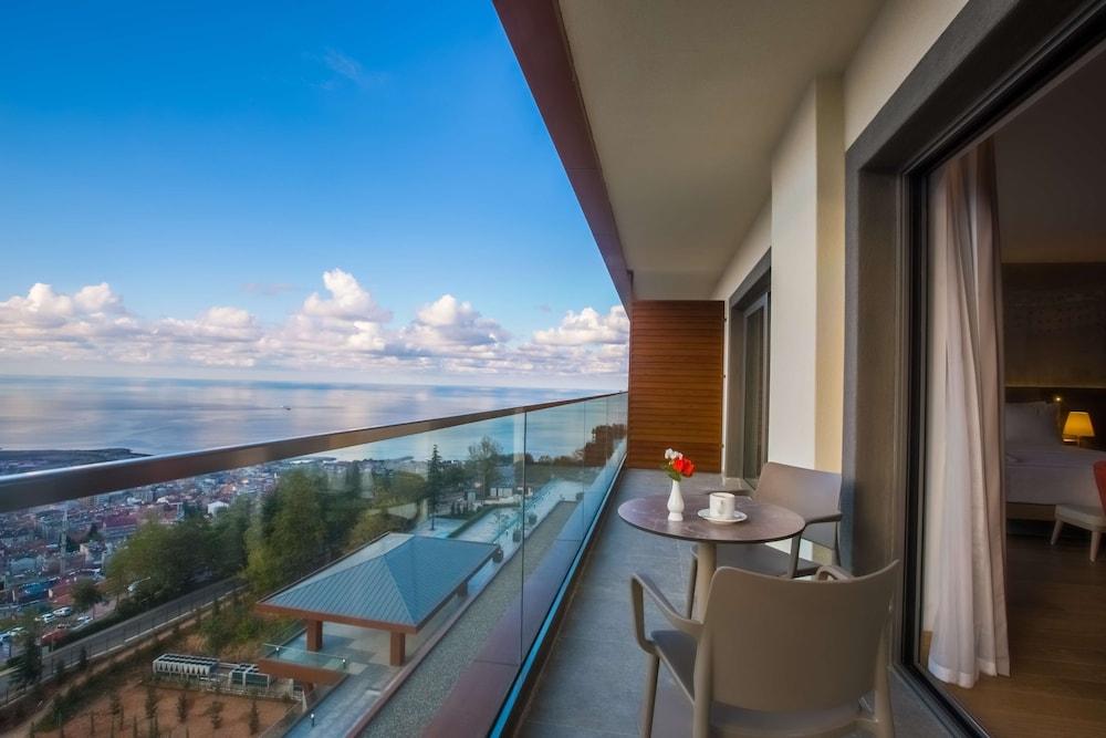 Radisson Blu Hotel Trabzon Ngoại thất bức ảnh View from a suite