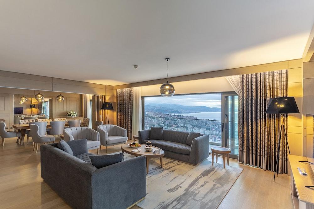 Radisson Blu Hotel Trabzon Ngoại thất bức ảnh A suite at the hotel