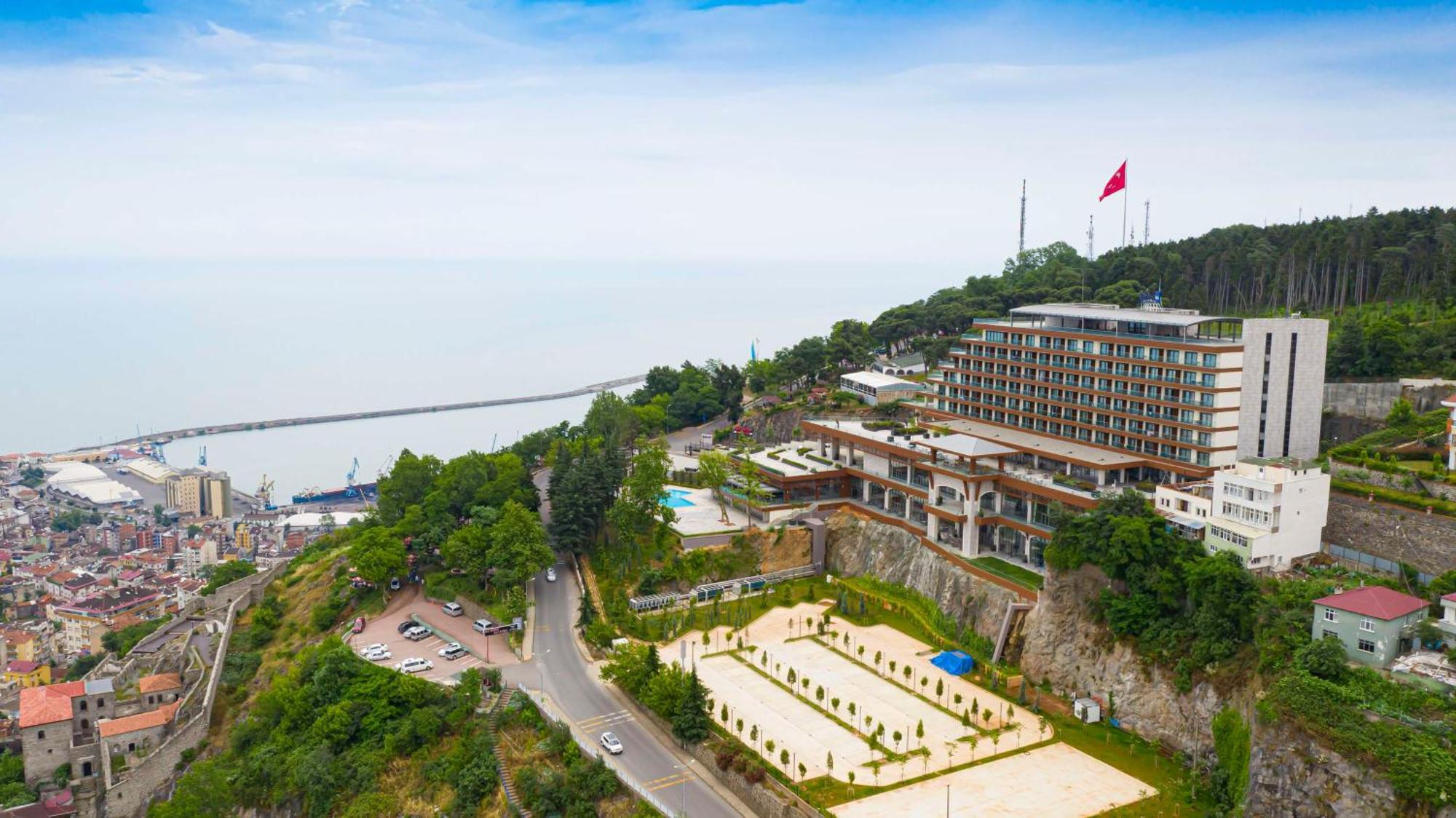 Radisson Blu Hotel Trabzon Ngoại thất bức ảnh The hotel in 2016