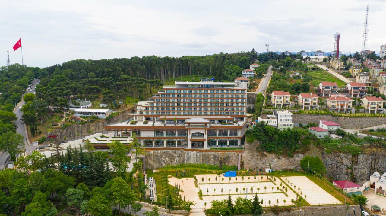 Radisson Blu Hotel Trabzon Ngoại thất bức ảnh The hotel in 2019